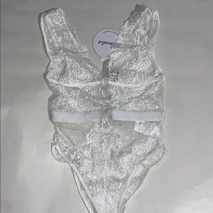 NWT Womens White Floral Lace Lingerie Intimate Bodysuit Spandex Small